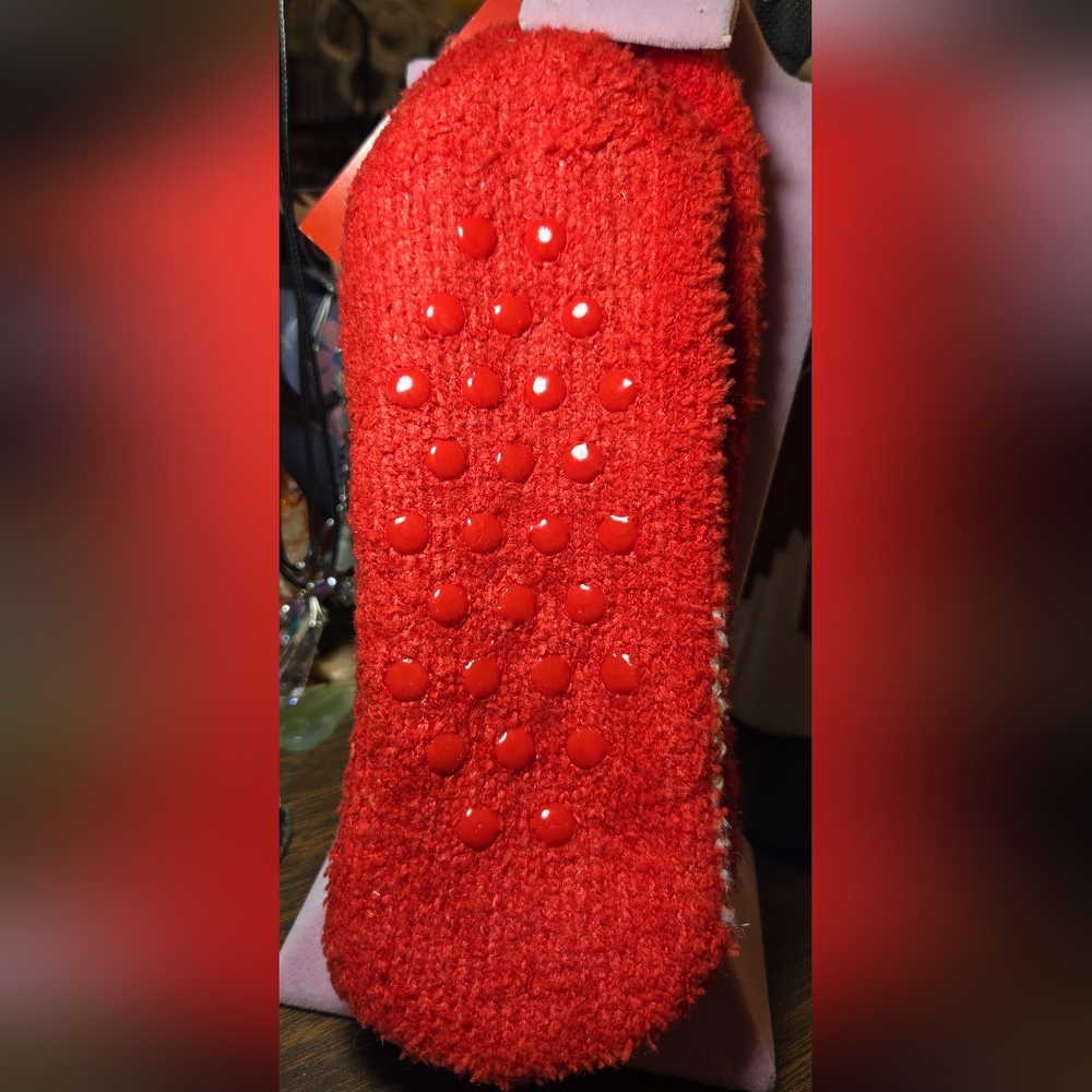 Soft Red Santa Gripper Slipper Socks By Wondershop NWT - Picture 3 of 4